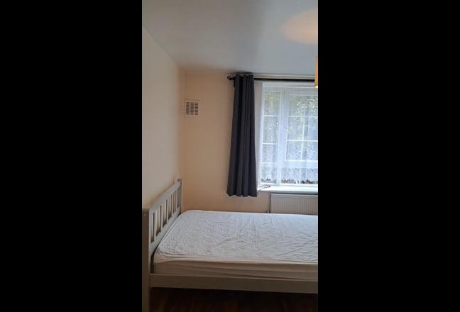Newly Refurbished Flat, Double Room Available Main Photo