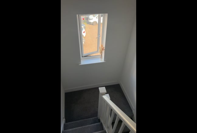 + &pound;50 first month of Support / Greenwich Double!! Main Photo