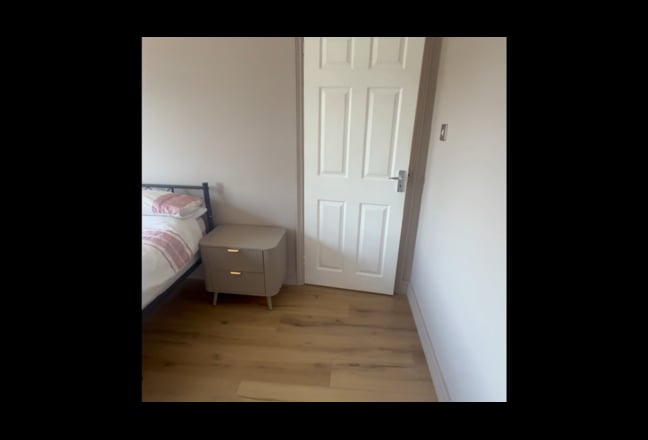 Double room - freshly decorated & luxury bathroom Main Photo