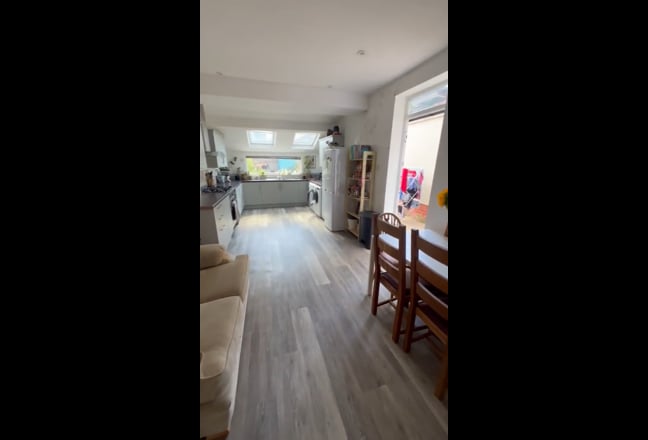 Friendly 5-Bed House, just off Gloucester Road  Main Photo