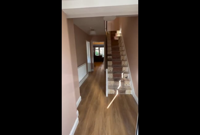 Video 1: Larger room - no desk in there but definitely space for one