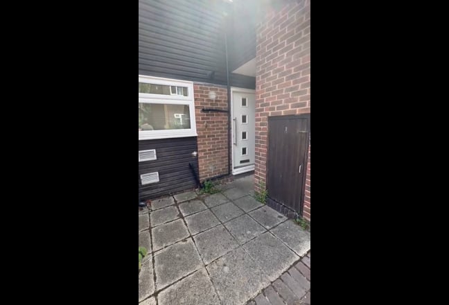 Sweet 1 bed house for rent available 1st Aug. Main Photo