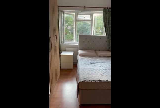 Spacious Double Bedroom with Balcony Access  Main Photo