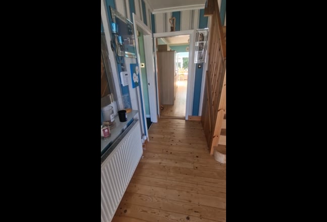 Double Room in Comfortable Home None Smokers Only Main Photo