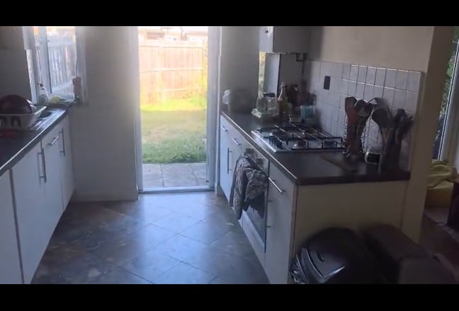 Sunny double room w/ ensuite shower - Forest Hill Main Photo