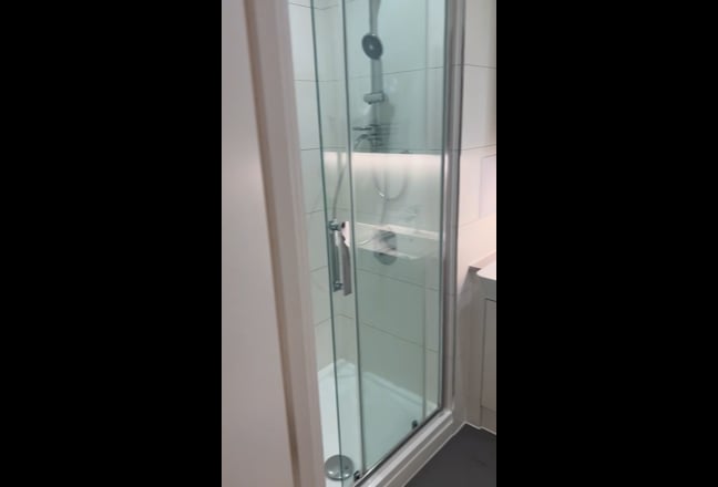 Double Bedroom with ensuite Main Photo