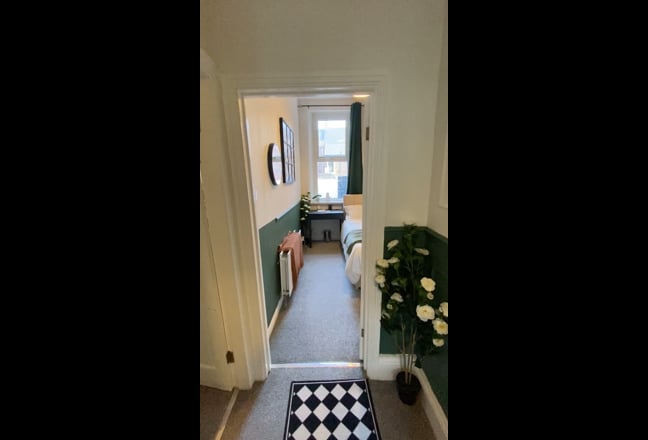 Double Room in 2 Bed Flat (All Bills Included) Main Photo