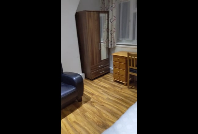 &pound;780 - 1 room (doublebed) in Mile End - QMUL Main Photo