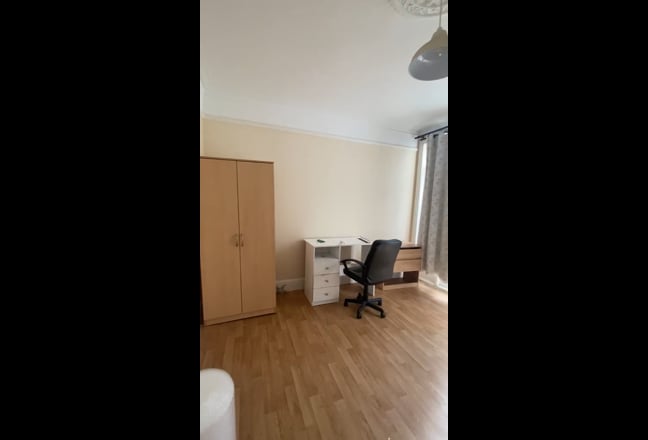 One bedroom available for a 4 bed student house Main Photo