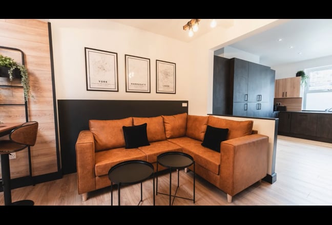 High Quality New Double En-suite Room Main Photo