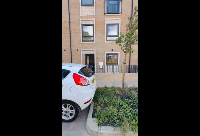 Stunning Double Bedroom Available, SR2 Main Photo