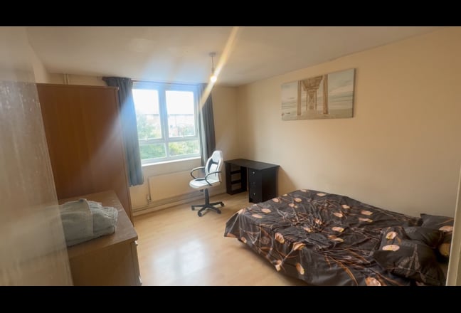 Nice Room in Elephant and castle ready to move Main Photo