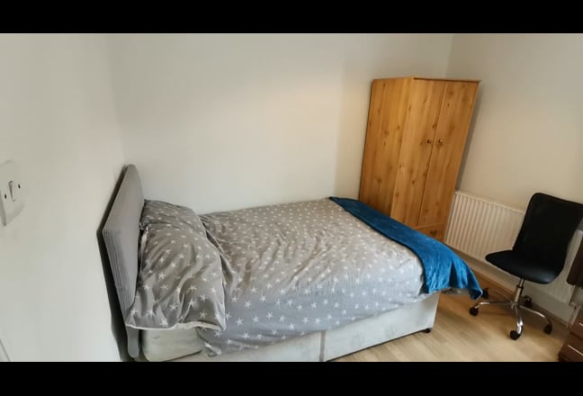 Gillingham Houseshare Close to Universities Main Photo