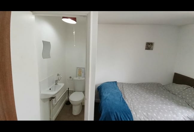 4 Bed Terraced House, Saunders Street, ME7 Main Photo