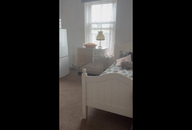 Bright Double Room – Bills Included SE5 Main Photo