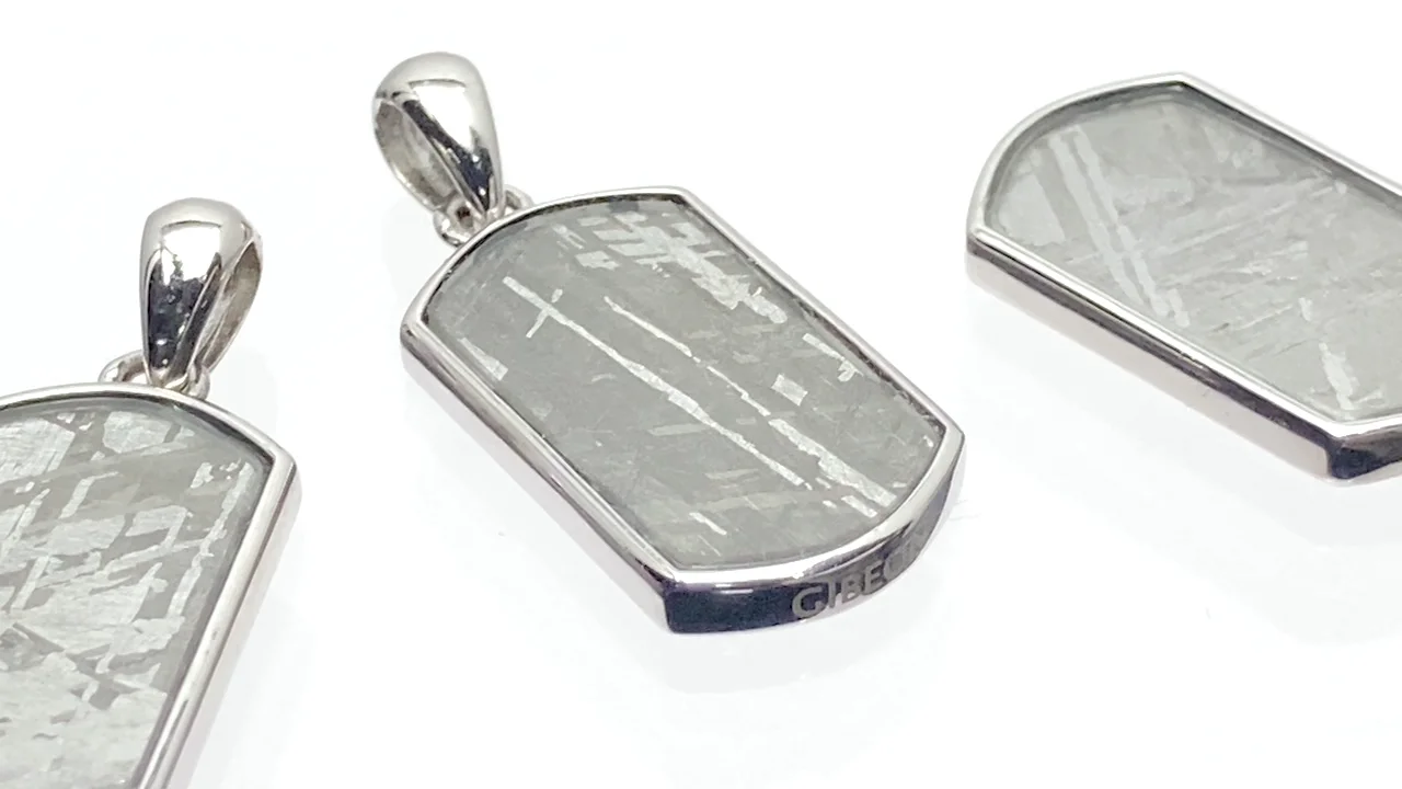 メテオライト(ギベオン隕石) オーバル型ペンダントトップ19×11.5mm