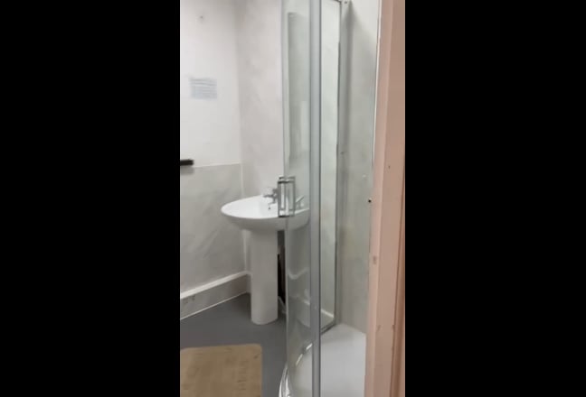 Double Room to Rent - with shared Bathroom Ilford Main Photo