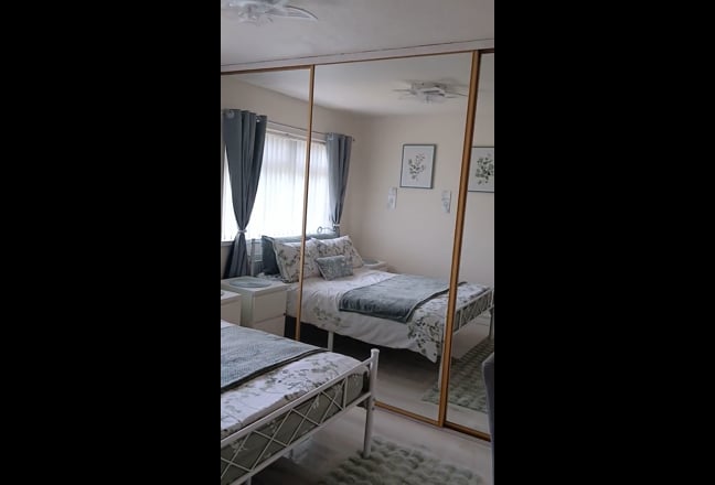 2 newly decorated rooms for rent in East Belfast.. Main Photo