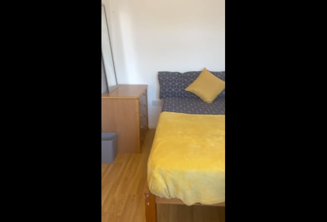 Large Canterbury Double Bedroom – Bills Included Main Photo