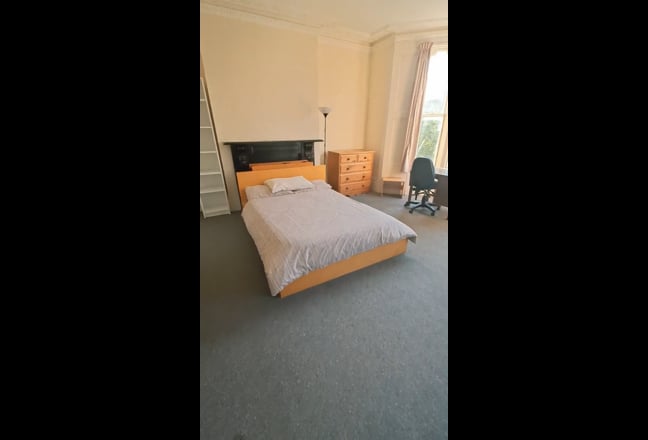 Extra Large Room room in 5-bed houseshare  Main Photo