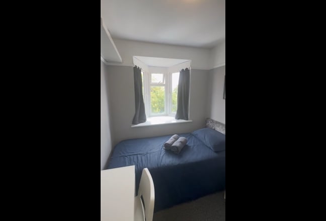 🚺 Female House | 3 Min to Morden Station Main Photo