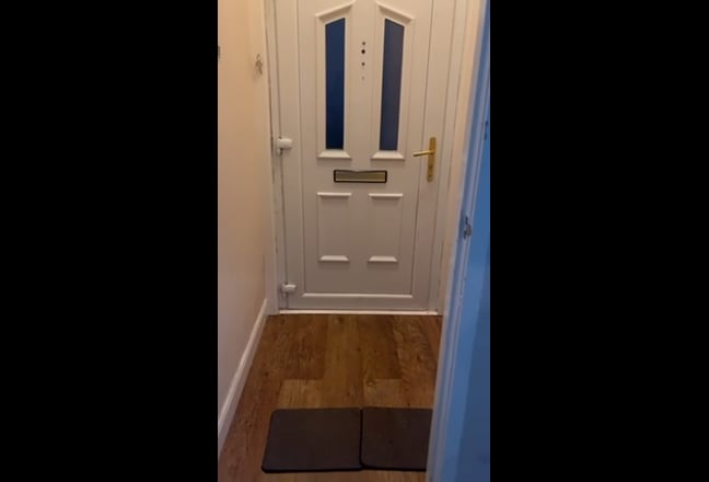 A double room in 3 bedrooms house in L6 Main Photo