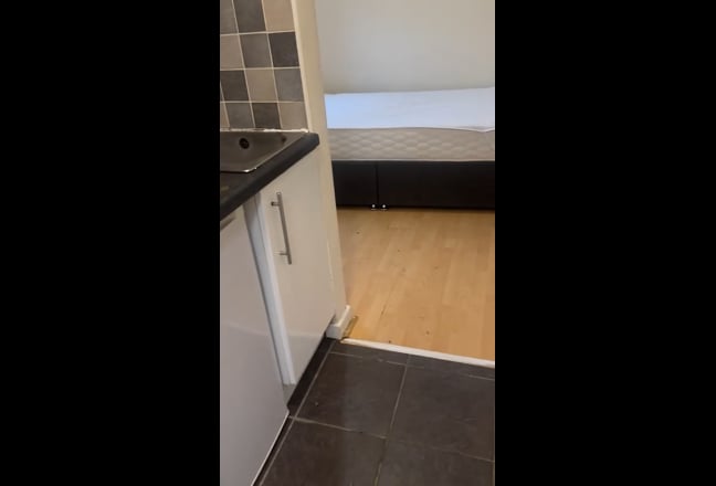 Studio Flat  Main Photo