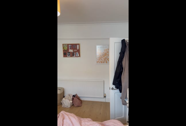 Large double room in friendly houseshare Main Photo
