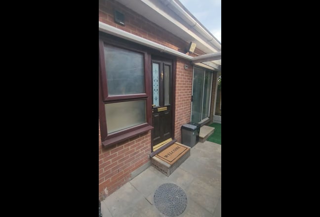 Modern contemporary 1 Bed Flat Newly refurbished Main Photo