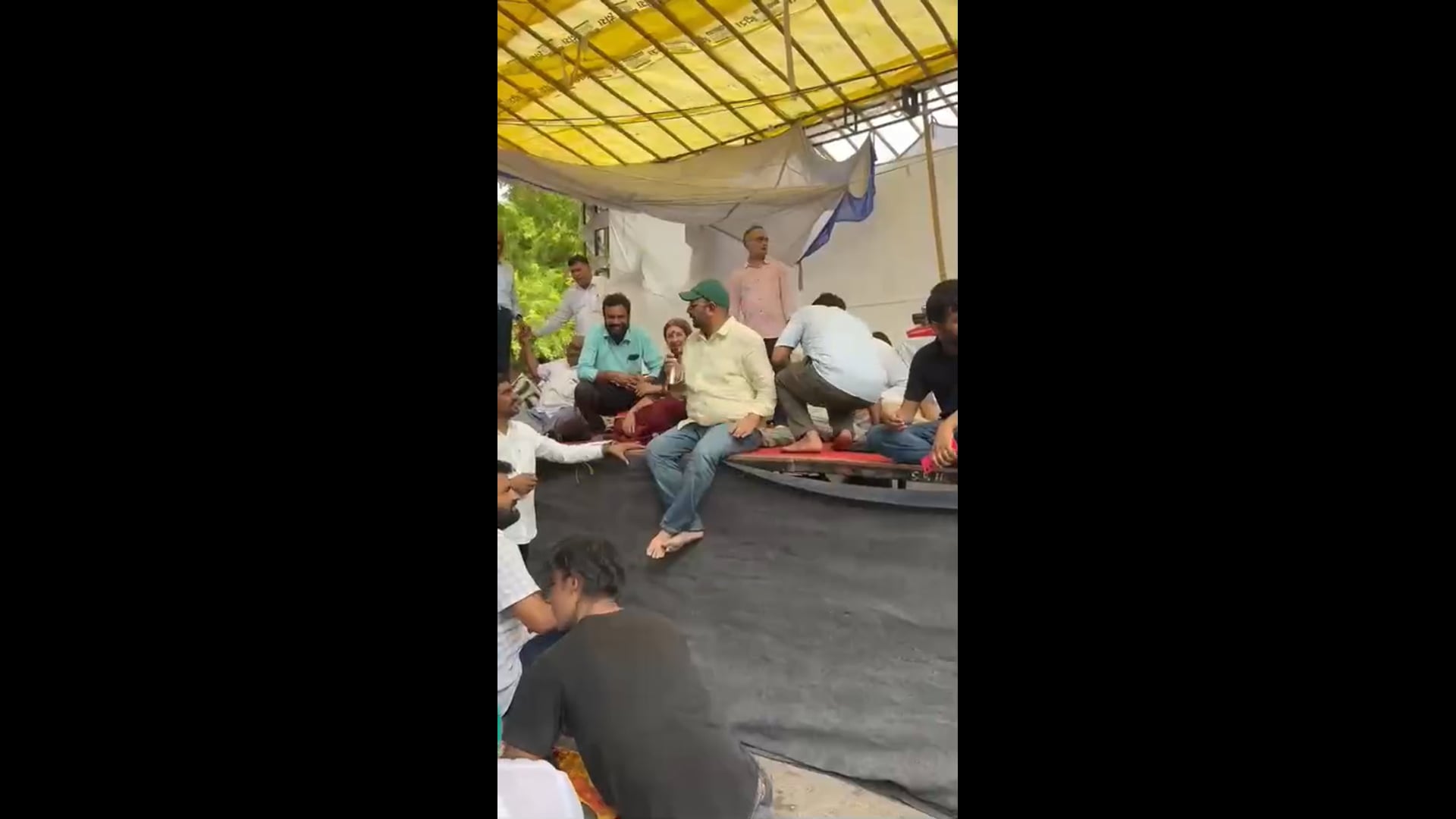 दिल्ली-CJP के धरने में पहुंचे सपा विद्यायक पंकज मलिक, अभिजीत दीपके के साथ किया मंच साझा।