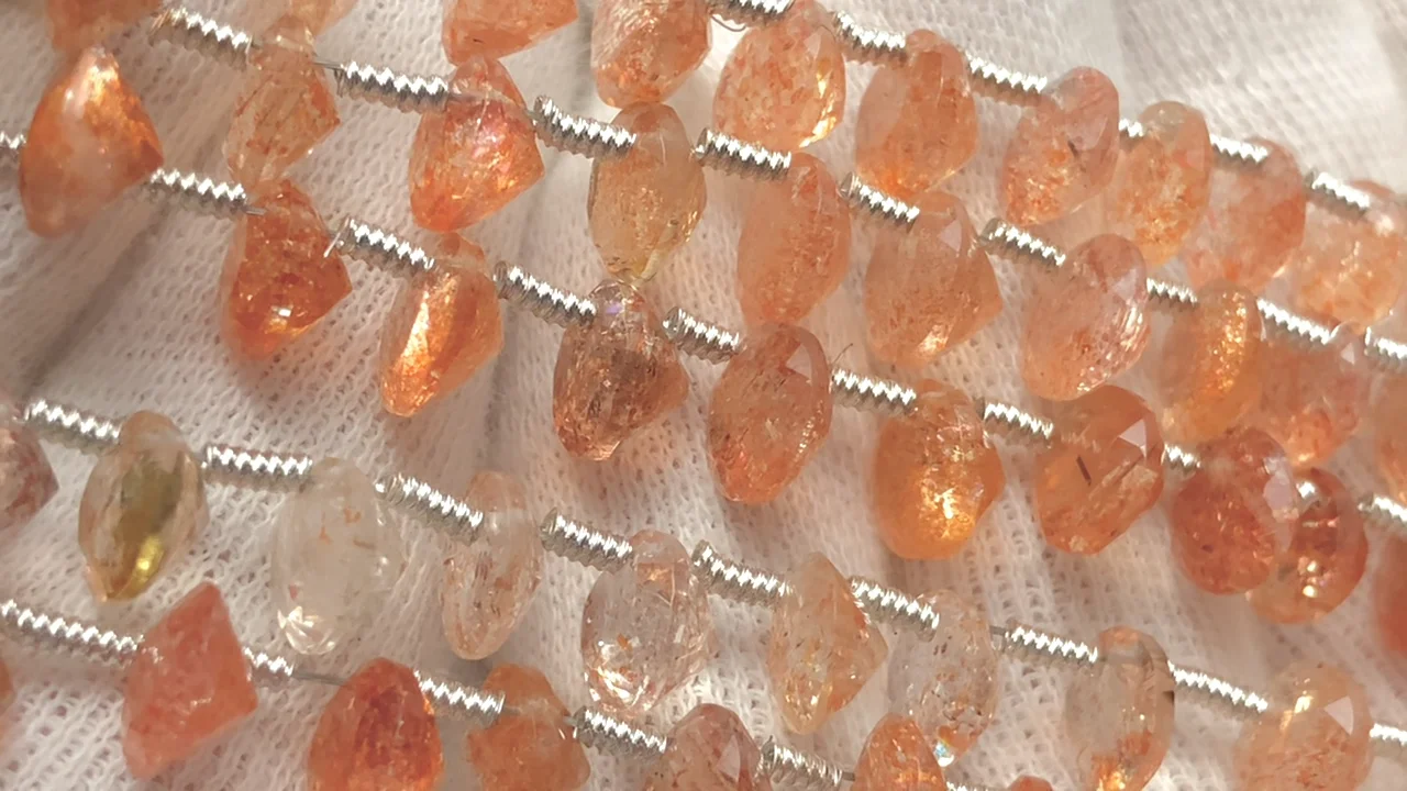 宝石質サンストーン AAA ラウンドファセットカット7×7×4mm 1/4連~1連