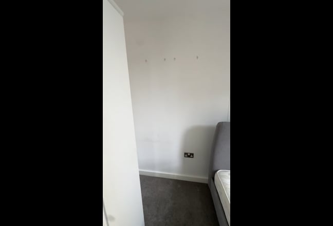 Modern Room Available in Bank Tower, Broad Street  Main Photo