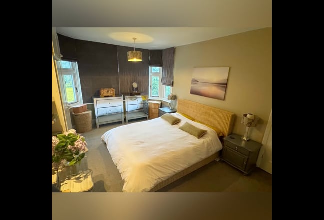 Very Large Double Room in Professional Houseshare! Main Photo