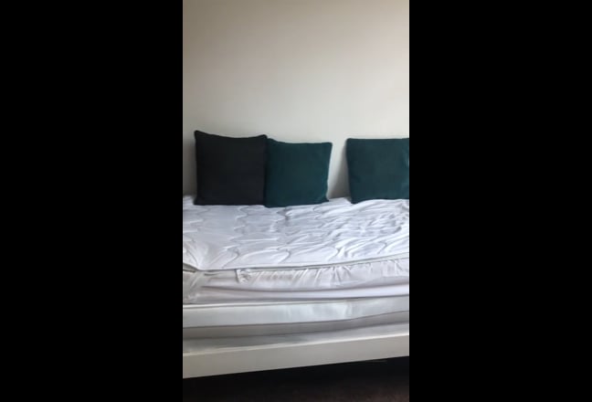 Room for rent -viewing is highly recommended.  Main Photo