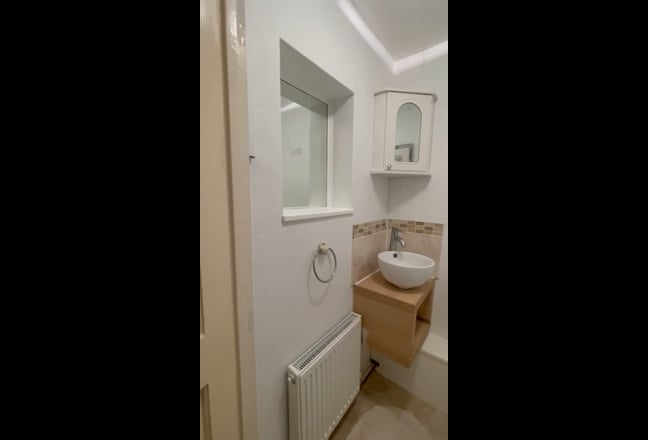 Spacious annex, Double ensu avail- NG9, Beeston Main Photo