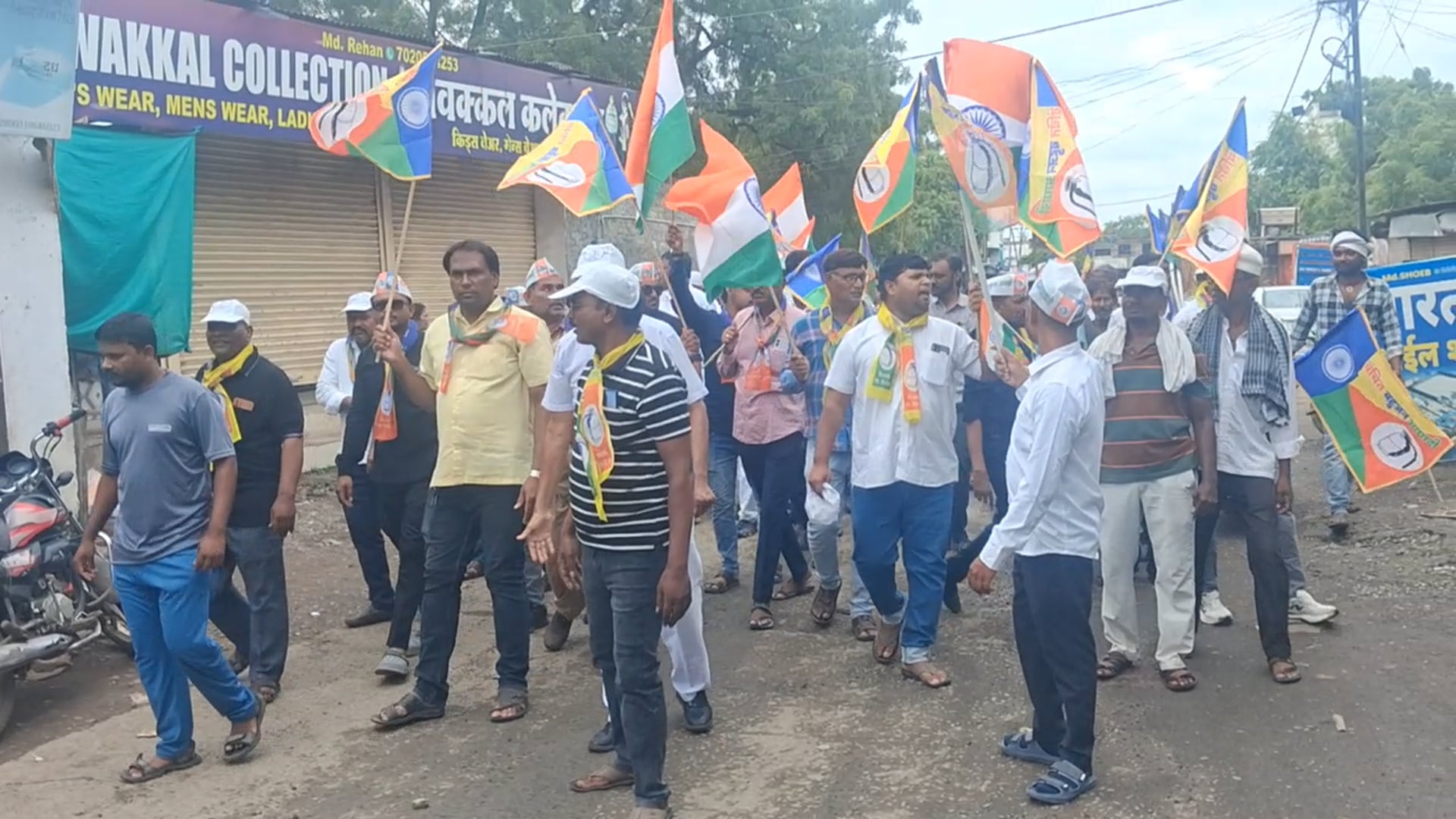 दिल्लीत झालेल्या घटनेमुळे वंचित बहुजन आघाडीच्या वतीने मोर्चा काढून बार्शीटाकळी शहर बंद केले रिपोर्टर रामदत्त राठोड 