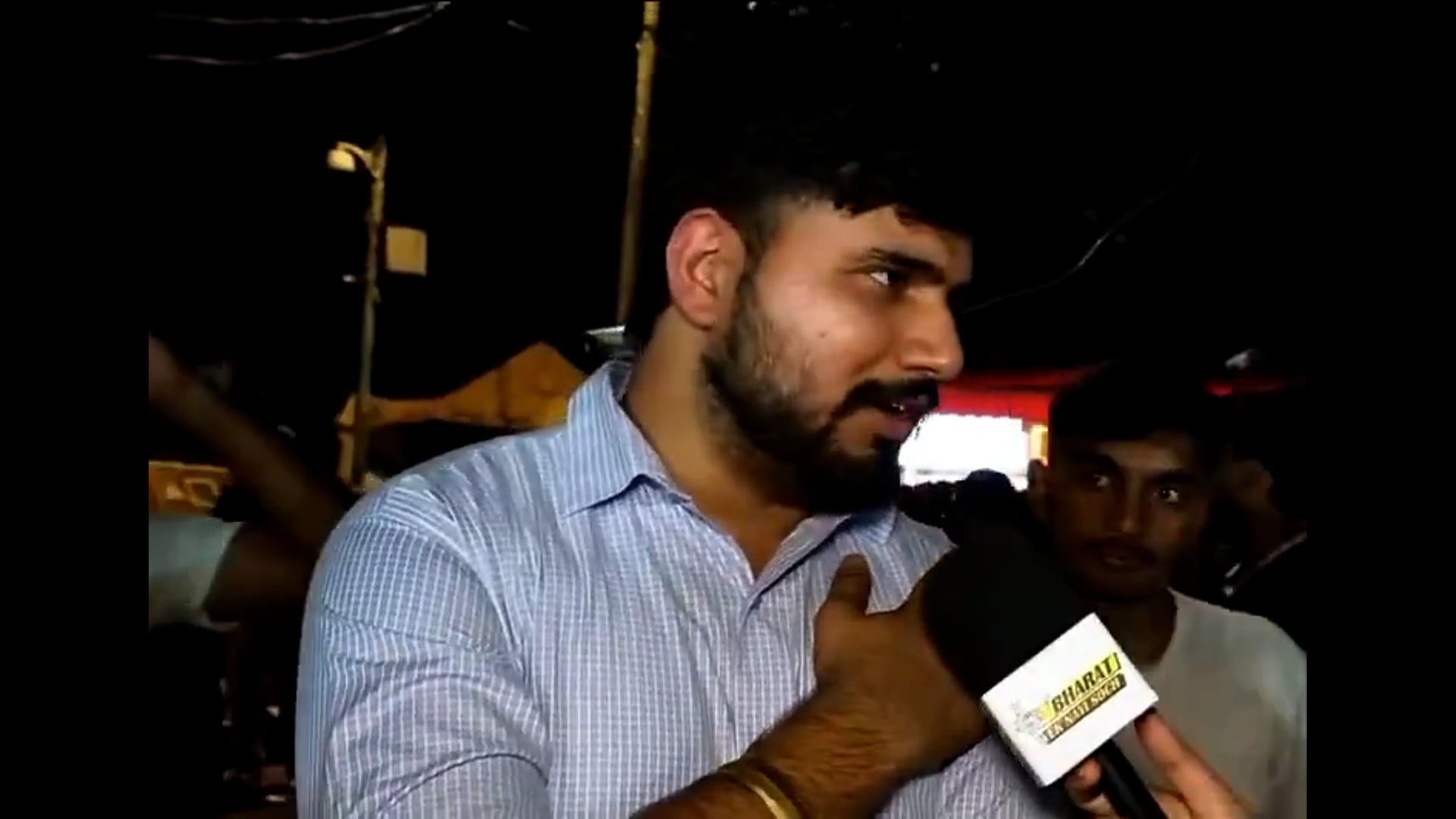 Delhi Police Sub Inspector नौकरी छोड़ पहुंचा