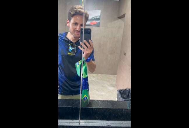 Professional Male seeks a double room  Main Photo
