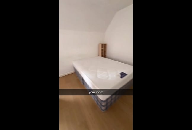 Video 1: vidoes of bedroom and the whole house avaiblabe which is why the pictures are blurry 
