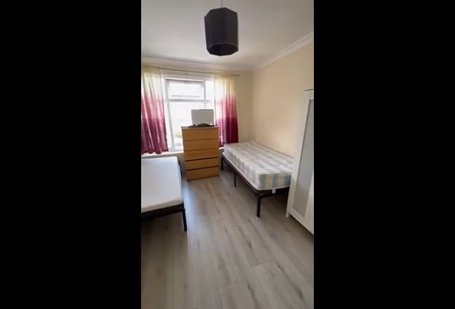 Double Room Wood Green.  Main Photo