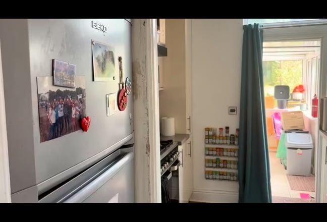 Spacious double rooms available in shared house Main Photo