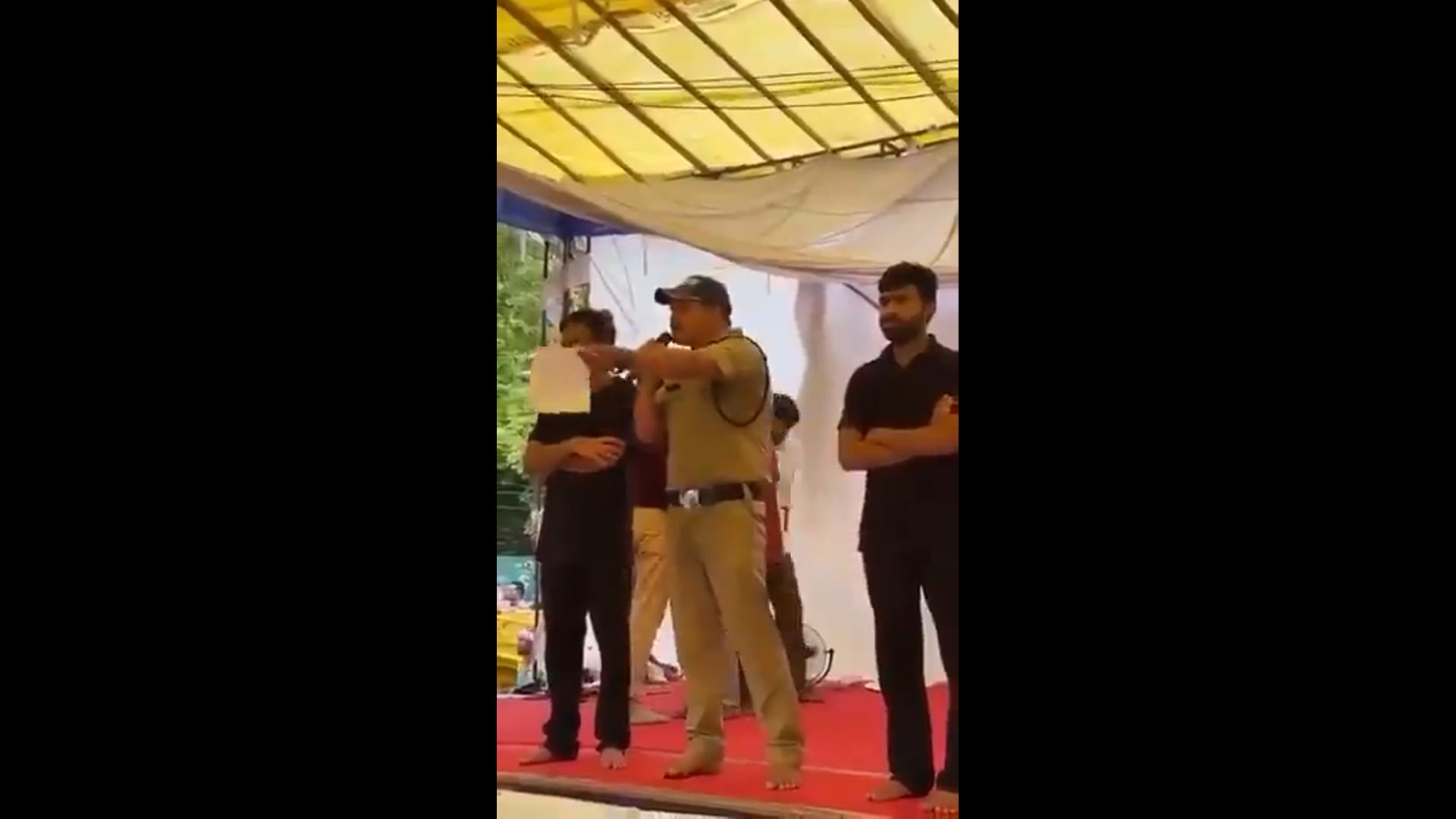 उत्तराखंड पोलीस का जवान स्तीपादेकर आंदोलन मे शामिल 