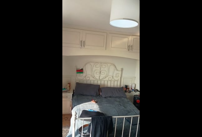 1 King size &1 Double Rooms – RM12 4BA Main Photo