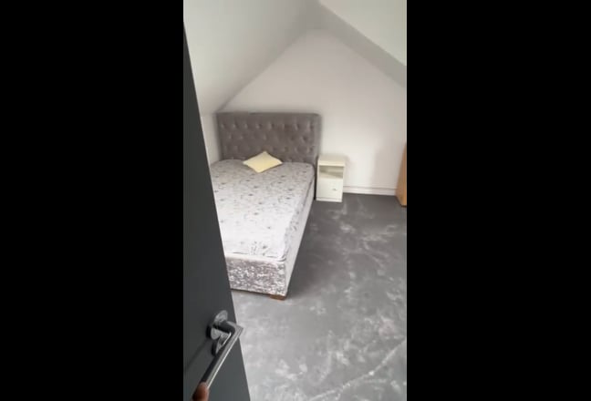 Ensuite Double Room with Attached bathroom Main Photo