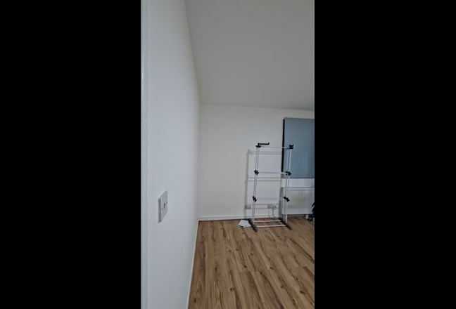 1 Spacious Double Room Available in a 3bhk Main Photo