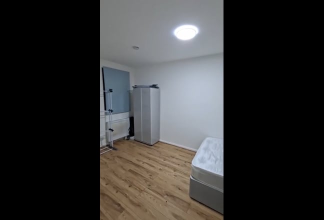 Double Room Available Near Tower Hill Station Main Photo