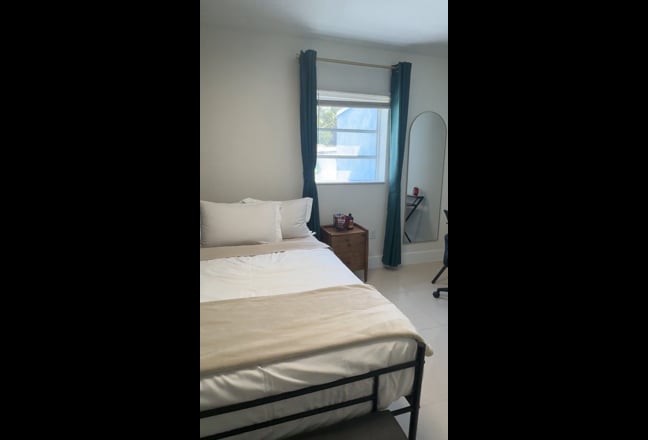 Private Rooms/ Furnished / $250 / August 18th Main Photo