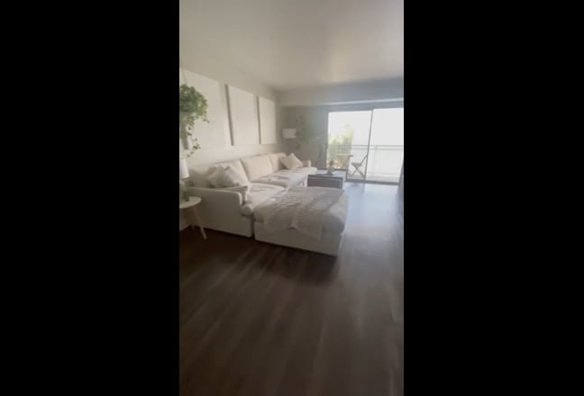 Looking for a Roommate – Sherman Oaks, 2B/2B  Main Photo