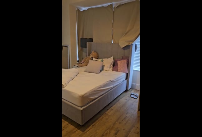 Large double room with Private Bathroom Main Photo