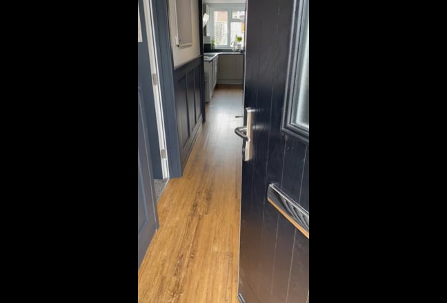 Premium House Share Close to Uhcw - X1 Studio Left Main Photo